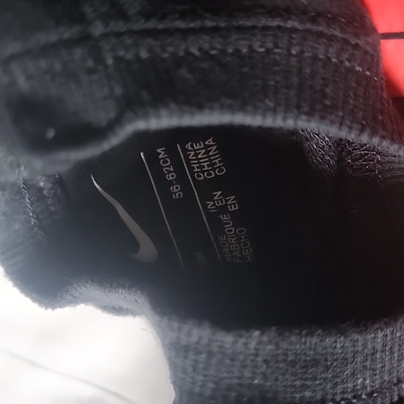 I run things Nike red and black sweater sleeper - Picture 2 of 3